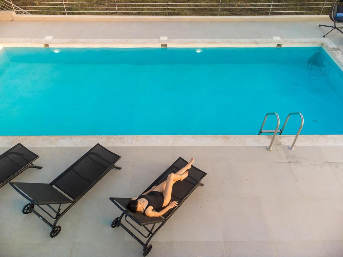 Io Luxury Pool & Hot Tub Suites Preveza Luaran gambar